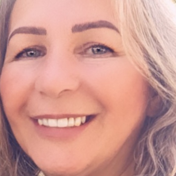 Meet Hanan Trusted Seller 5* Rating Fast shipping Posh Ambassador - Picture 3 of 11